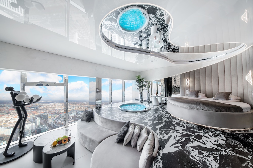 Dubai Apartment with a hot tub and sauna