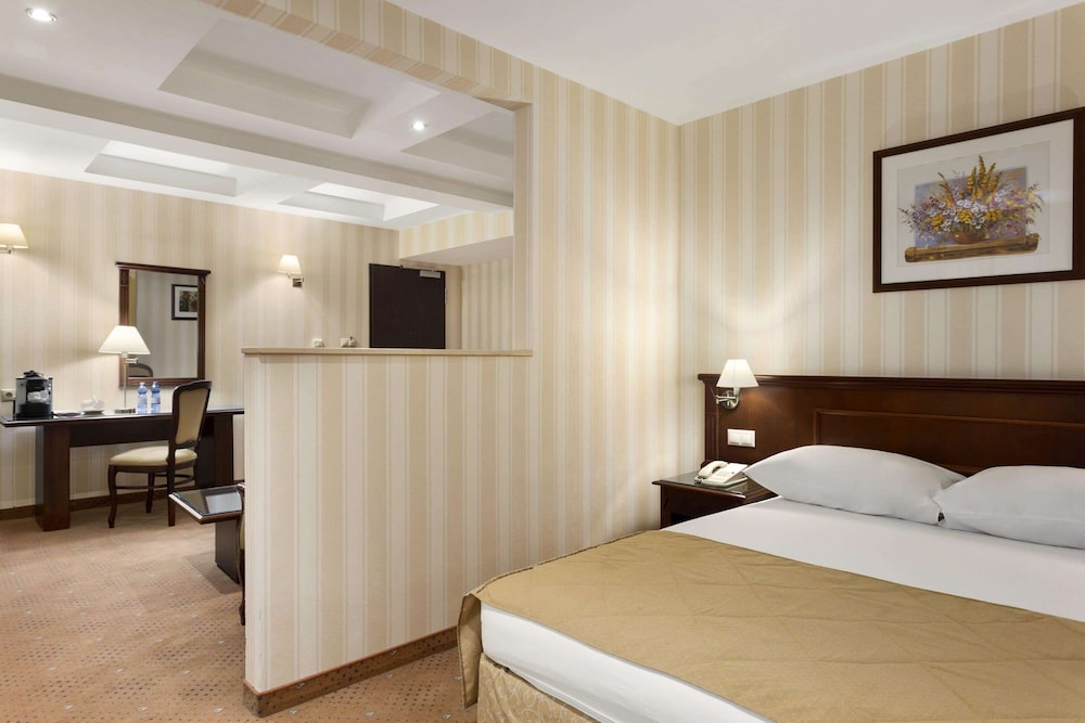Suite, 2 Bedrooms, Kitchenette