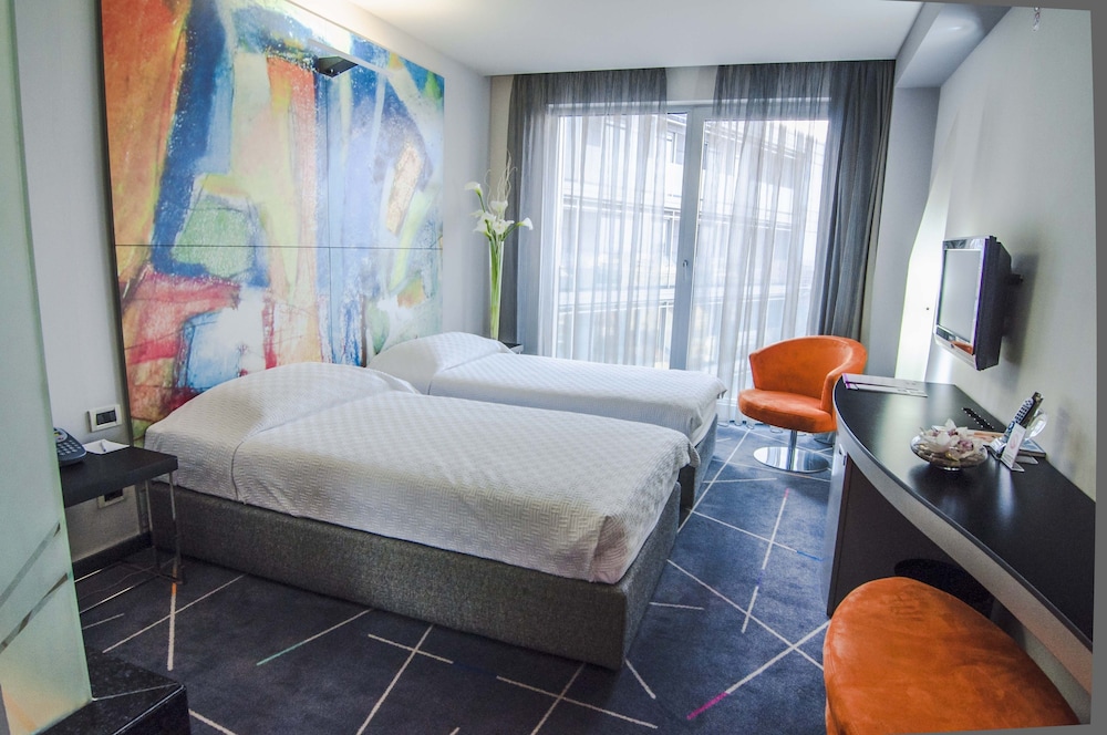 Standard Room, 2 Twin Beds photo 3