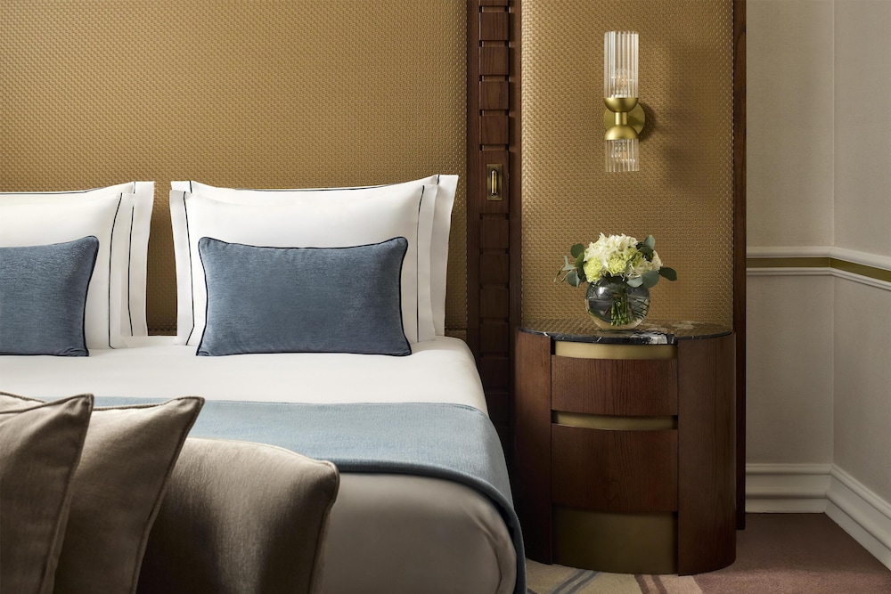 Junior Suite (Signature Extra Bed 3 Adults)
