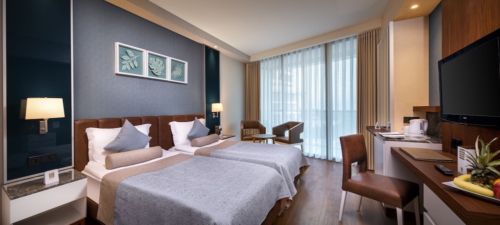 Standard Double or Twin Room, City View photo 2