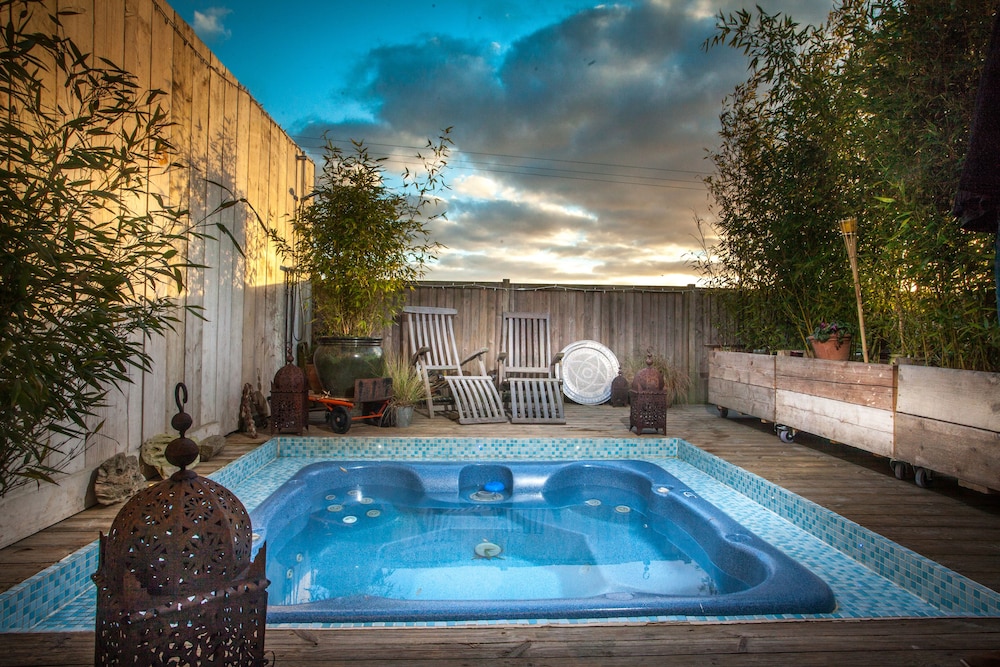 Blue Jacuzzi Room photo 3
