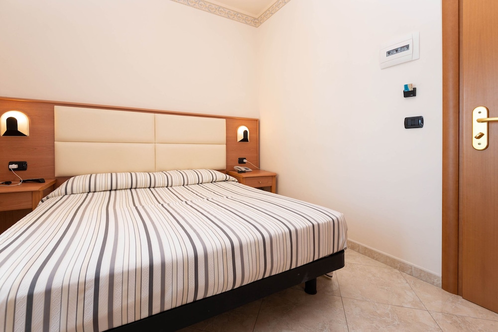 Double Room, 1 Queen Bed, Non Smoking photo 1