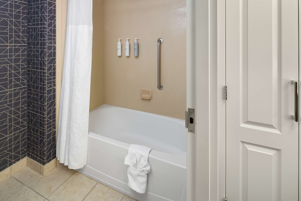 Suite, 1 King Bed, Non Smoking - Photo 12