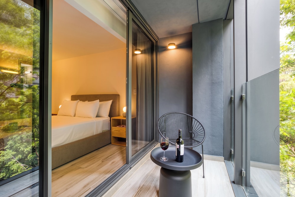 Two Bedroom Apartment with Balcony - Photo 8