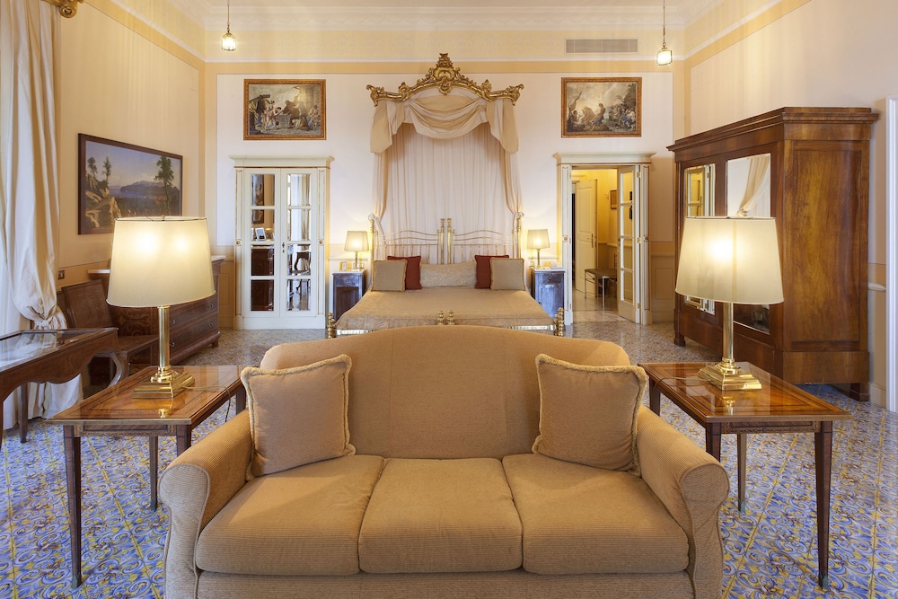 Suite, Sea View (Pavarotti) thumbnail 5