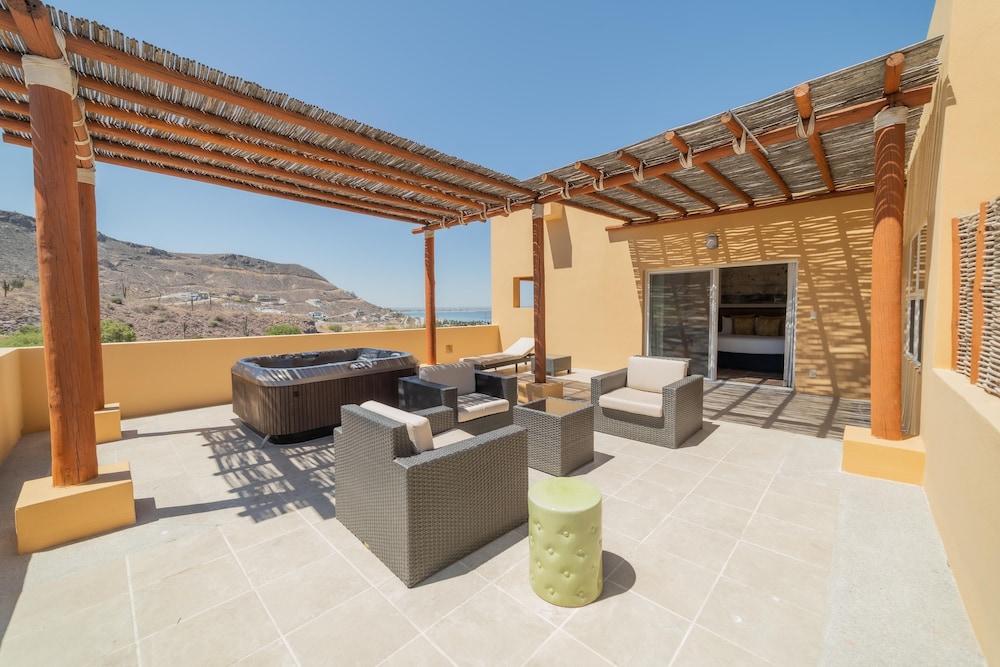 Luxury Villa, 3 Bedrooms, Sea View photo 1