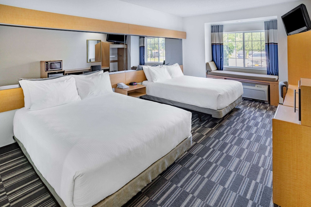 Room, 2 Queen Beds, Accessible, Non Smoking (Roll-In Shower) photo 1