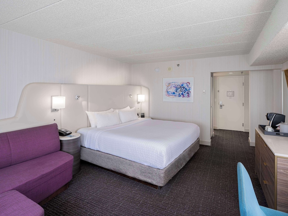 Superior Room, 1 King Bed (Preferred - King) - Photo 3