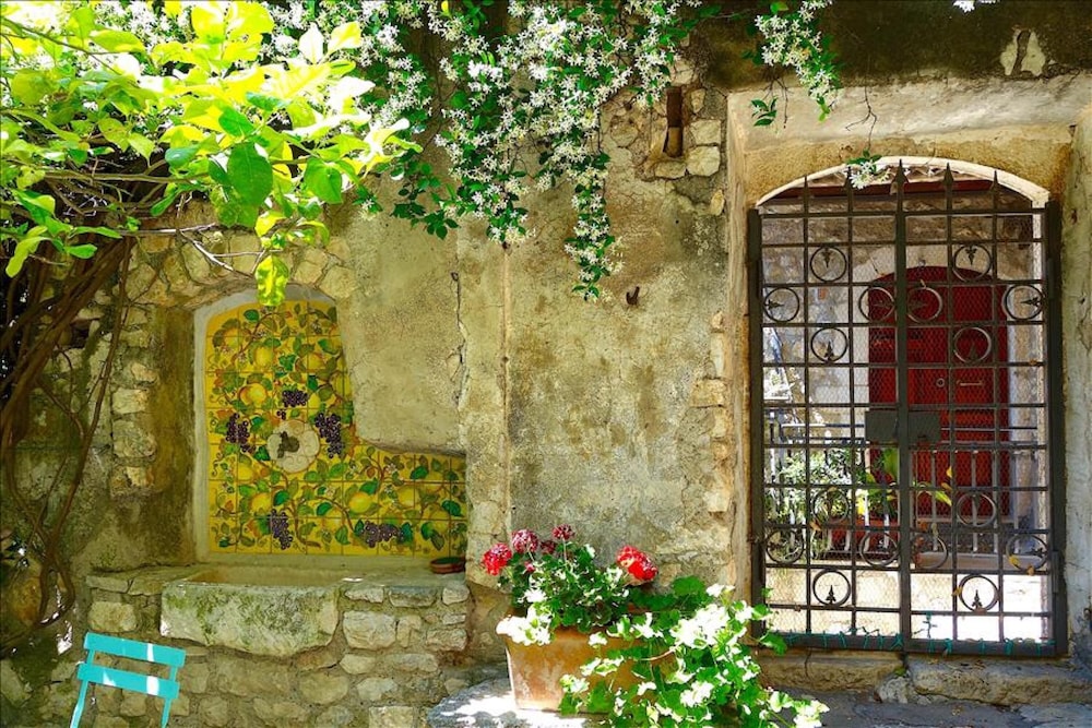 Villa photo 3