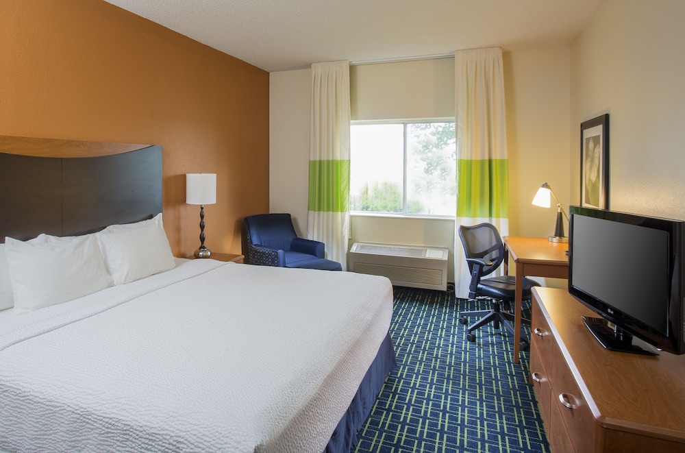 Executive Suite, 1 King Bed with Sofa bed, Non Smoking - Photo 1