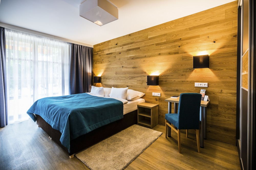 Grand Apartment, 2 Queen Beds, Garden View, Annex Building photo 3
