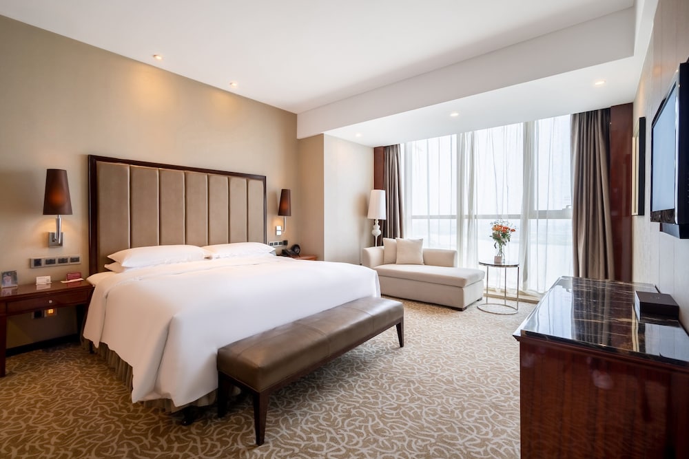 Suite, 1 Bedroom, River View (Living Dining) photo 2