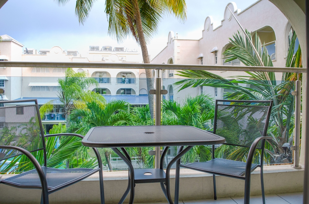 Superior Room, 1 King Bed, Balcony, Pool View - Photo 3