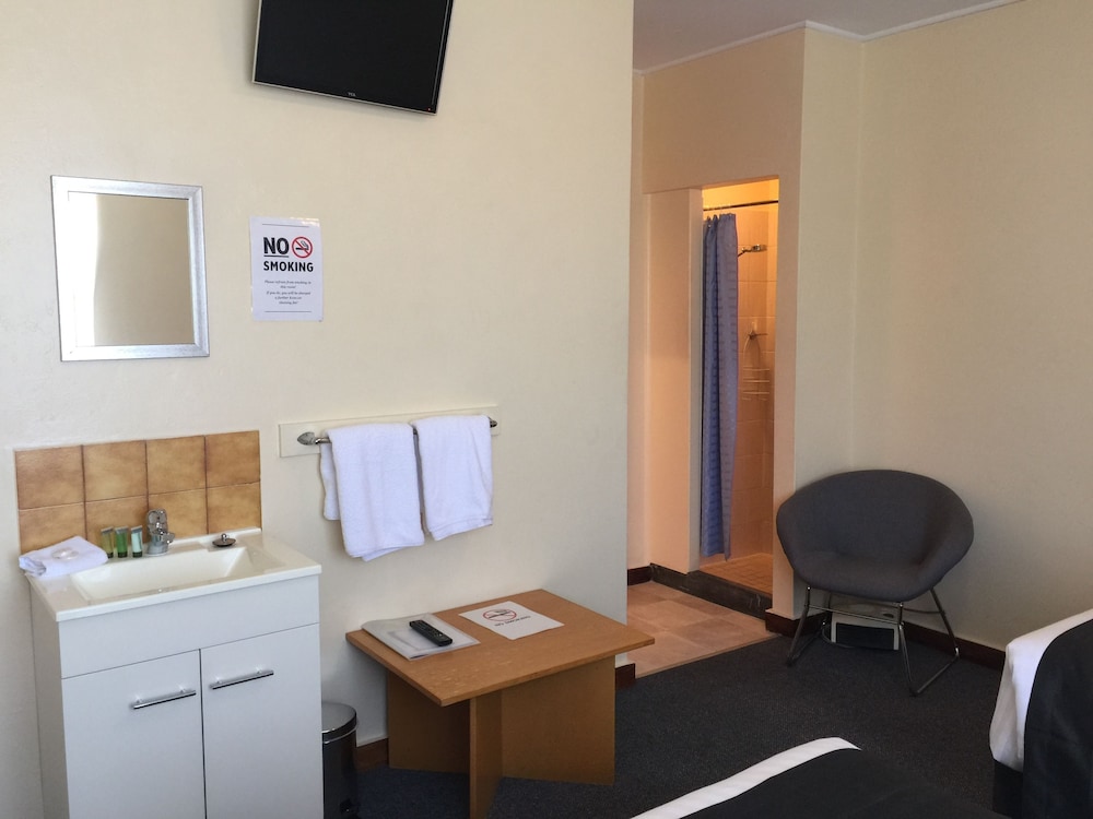 Hotel Single With Ensuite photo 2