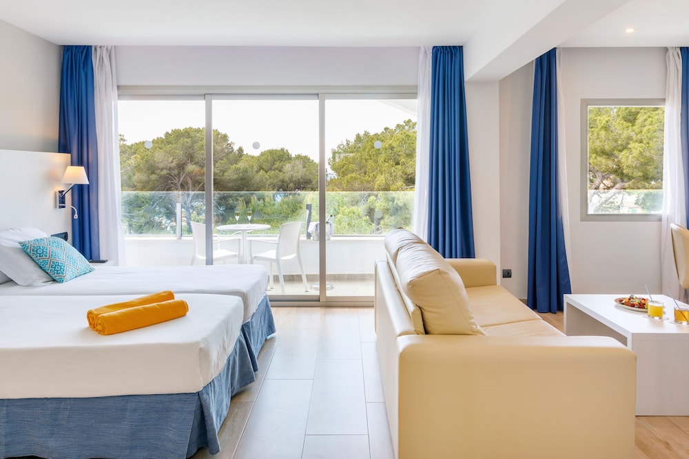 Junior Suite, Balcony (2 adults + 2 children)