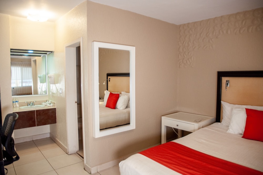 Standard Room, 1 King Bed - Photo 4