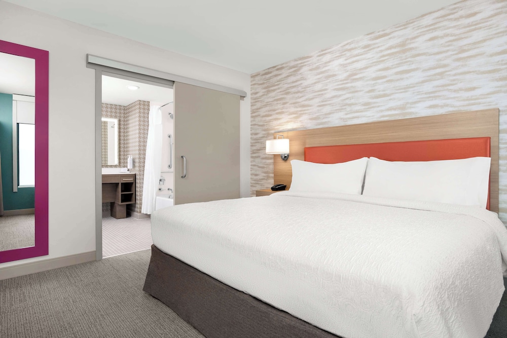 Suite, 1 King Bed, Accessible (Hearing) - Photo 3