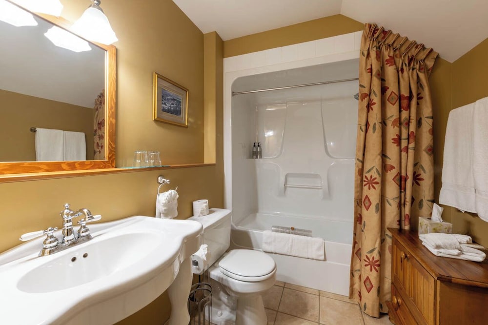 Premier Room, 1 King Bed, Mountain View photo 2