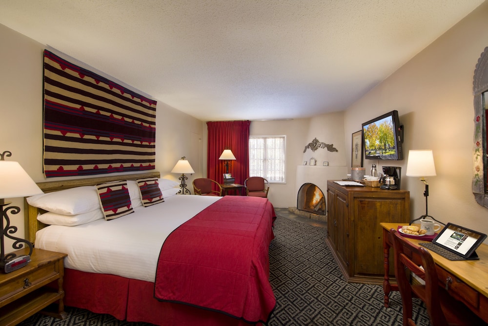 Superior Room, 1 King Bed, Fireplace - Photo 3