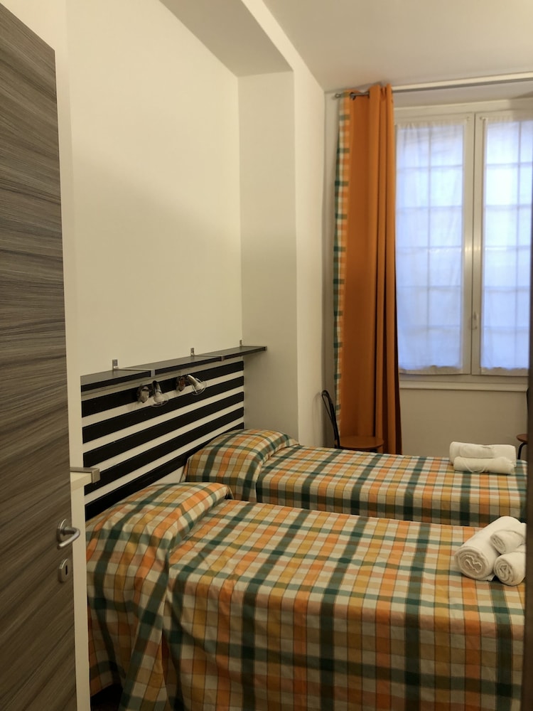 Quadruple Room - Photo 11