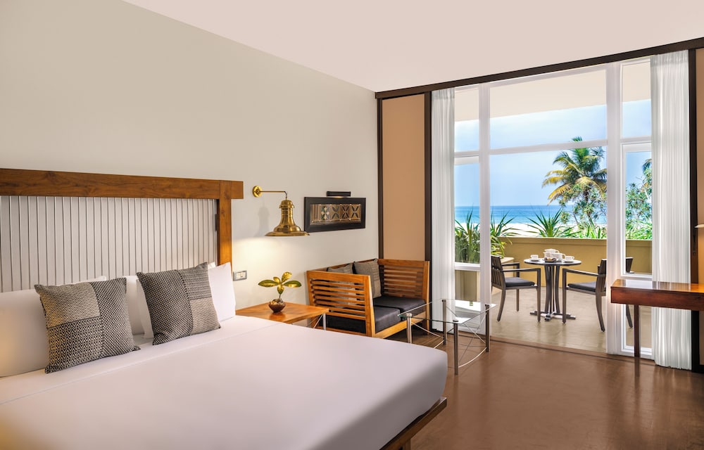 Deluxe King Room - Photo 3