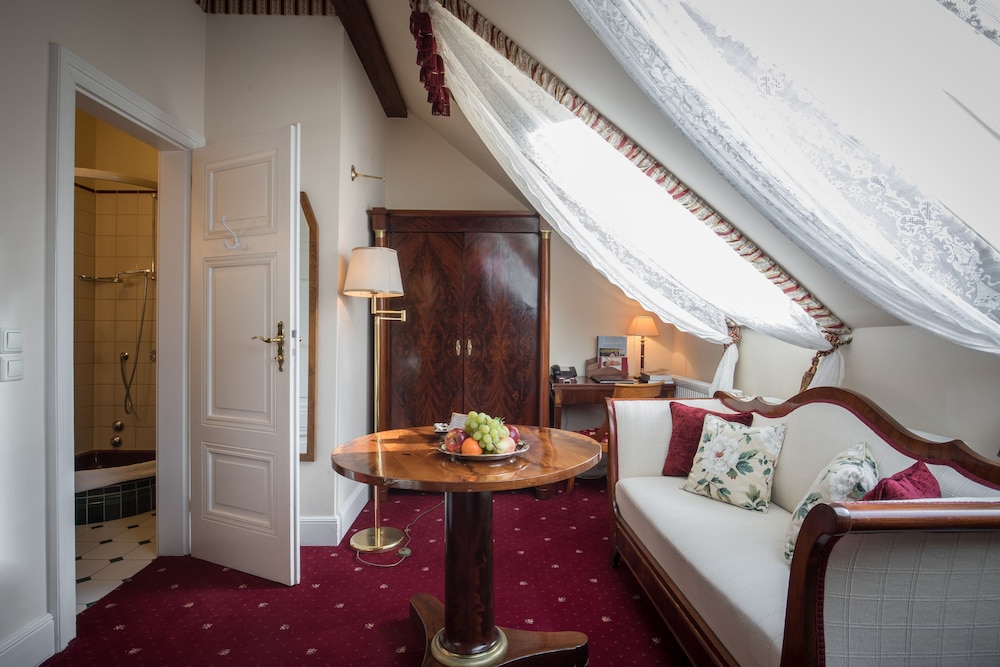 Deluxe Double Room - Photo 16