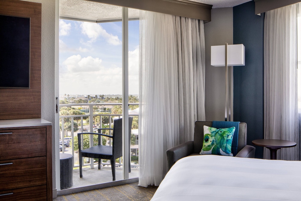 Studio Suite, 1 King Bed, Resort View (View) - Photo 7