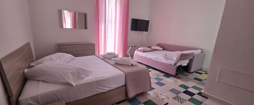 Deluxe Apartment, Multiple Beds, Non Smoking, Private Bathroom