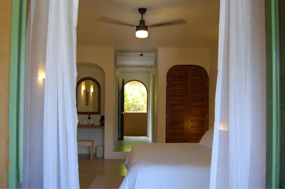 Suite, 1 King Bed - Photo 1