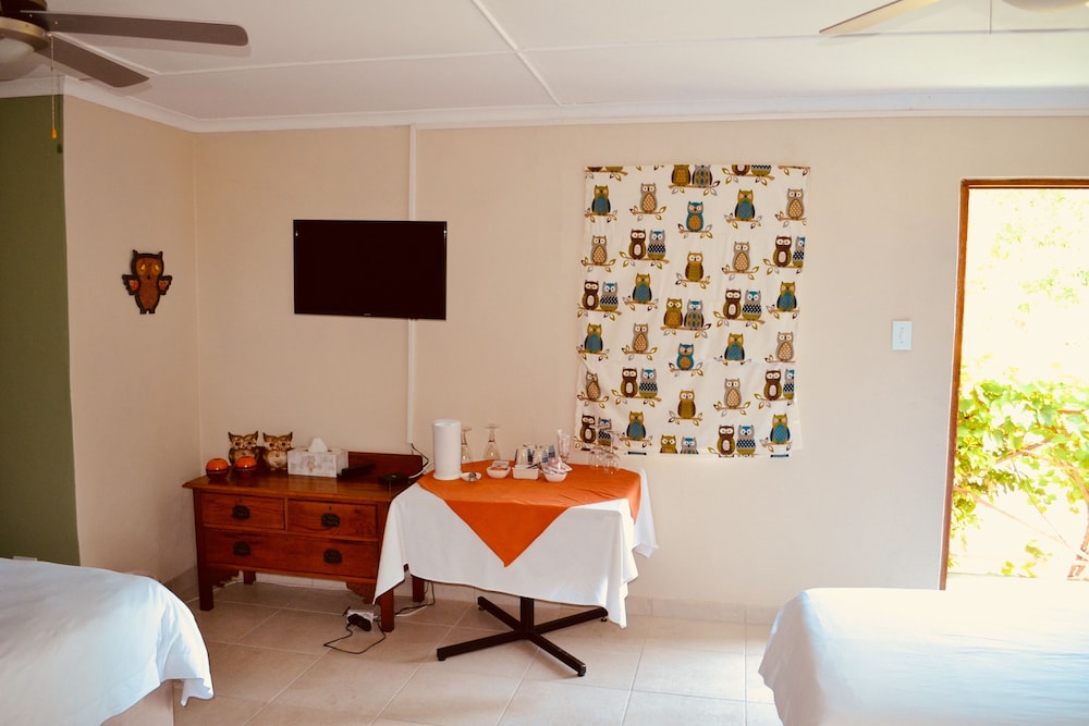 Family Room with Garden View photo 2