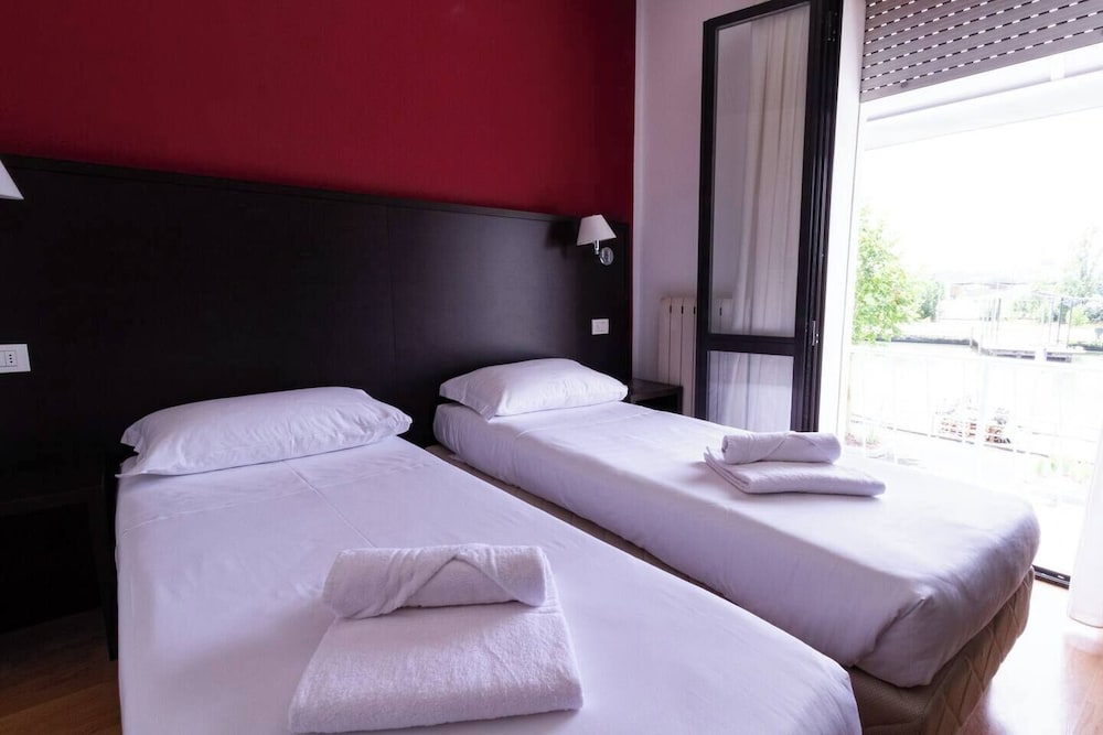 Economy Double or Twin Room photo 3