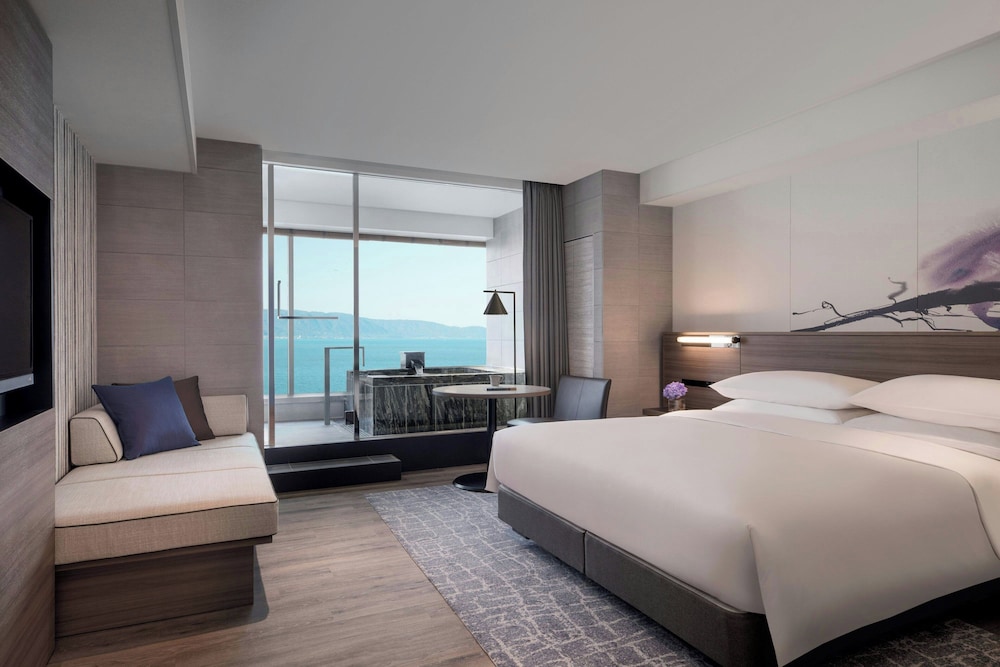 Room with hot spring view, 1 King Bed, Non Smoking, Lake View