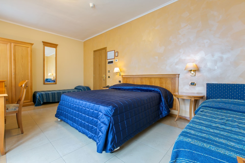 Superior Double or Twin Room, Terrace, Sea View - Photo 3