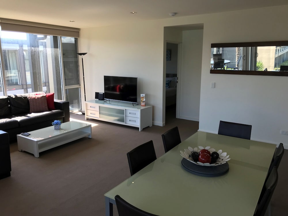 Deluxe Two Bedroom Apartment - Photo 3