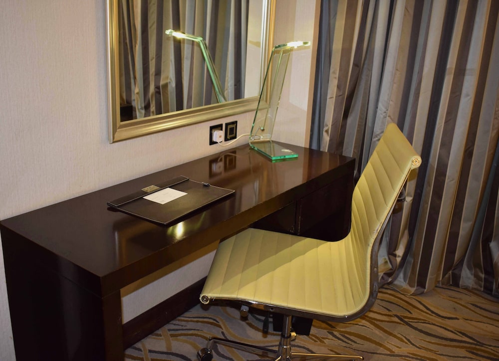 Superior Room, 1 King Bed photo 3