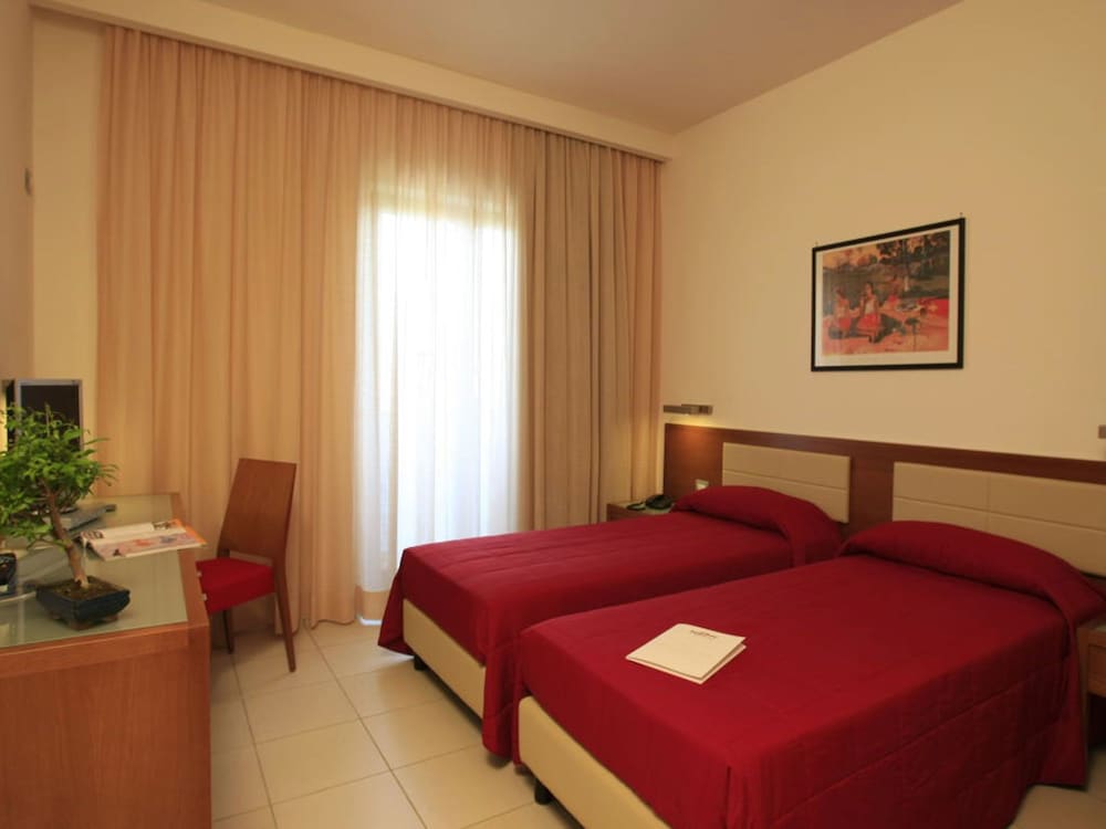 Double Room Single Use, 1 Twin Bed photo 2