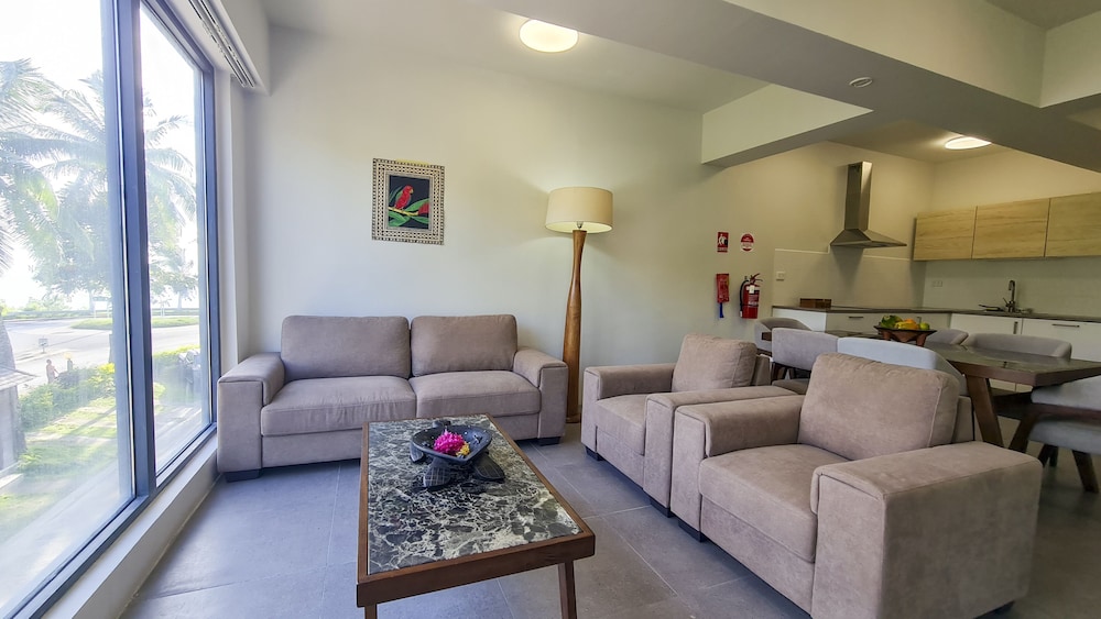 1-Bedroom Sea View photo 2