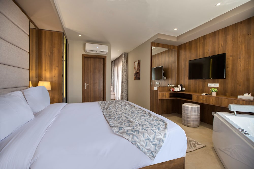 Executive Suite with Pyramids View and Jacuzzi