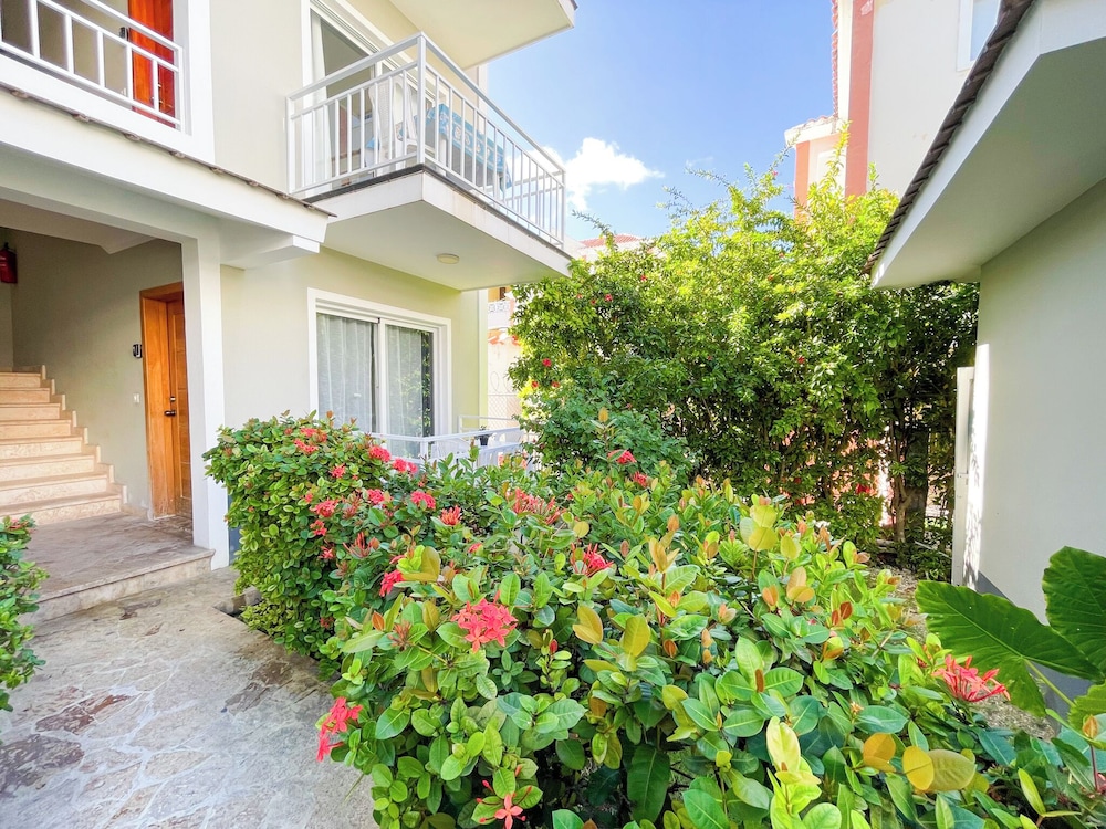 Executive Suite, 1 Bedroom, Pool Access, Garden View