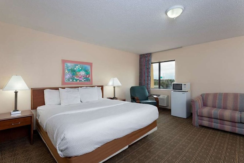 Comfort Room, 1 King Bed, Non Smoking - Photo 1