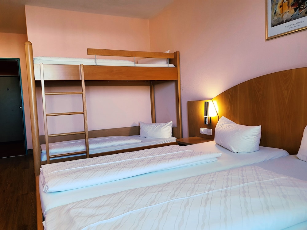 Quadruple Room - Photo 4