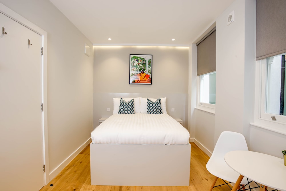 Lower Ground Floor Studio Apartment photo 2
