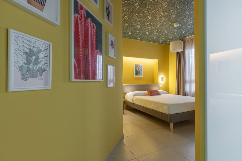 Standard Room, 1 Queen Bed, Non Smoking, Ensuite photo 1
