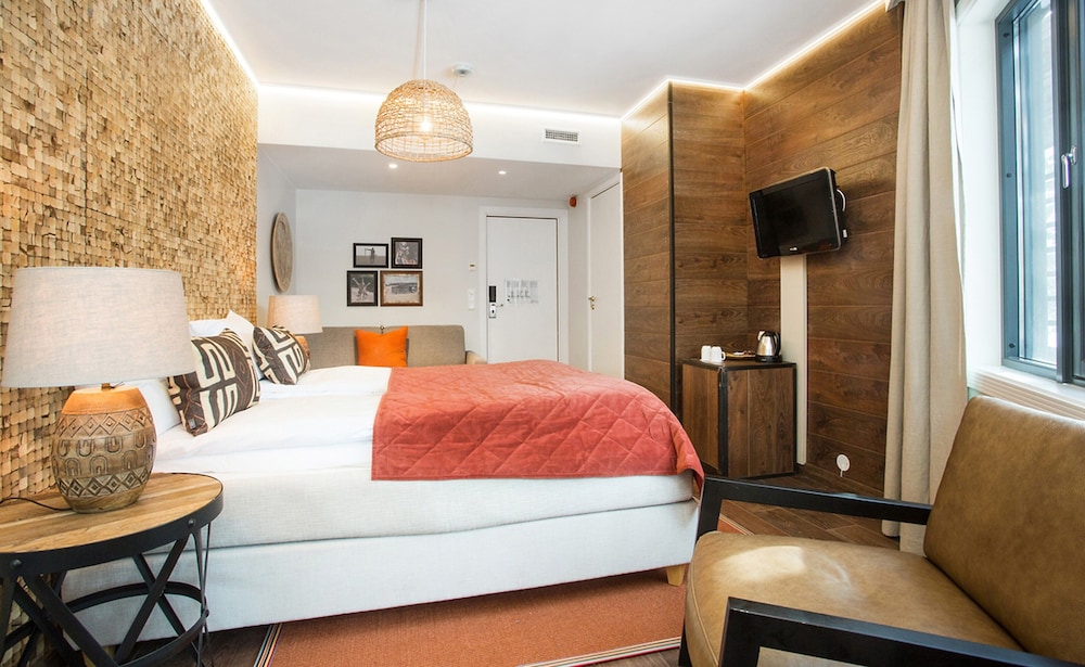 Double Room, 1 Queen Bed with Sofa bed, Balcony photo 3