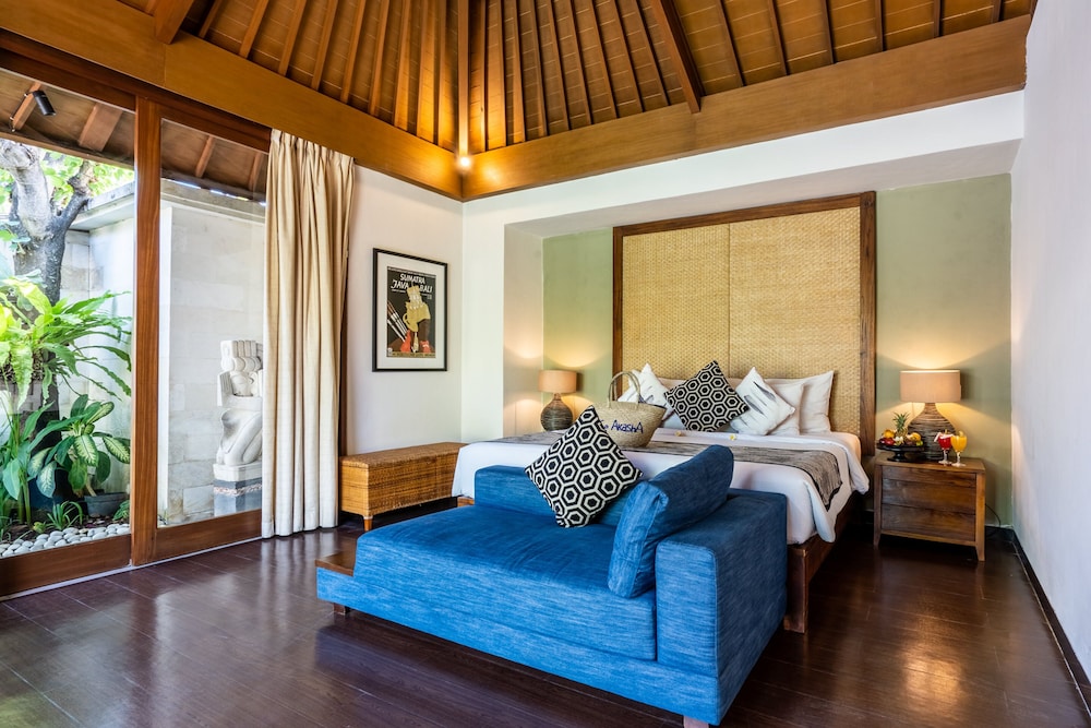 Three-Bedroom Villa with Private Pool - Photo 7