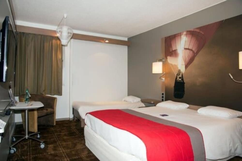 Classic Room, Multiple Beds - Photo 13