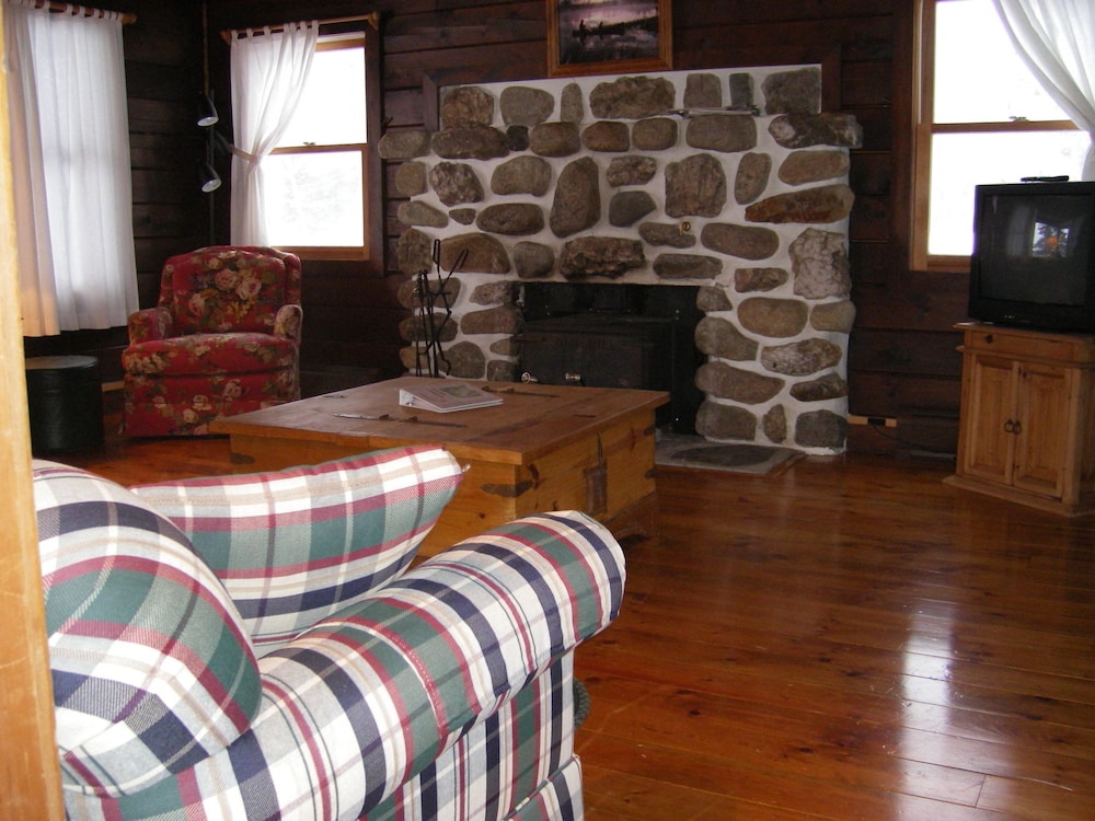 Basic Cabin, Multiple Beds, Mountain View photo 2