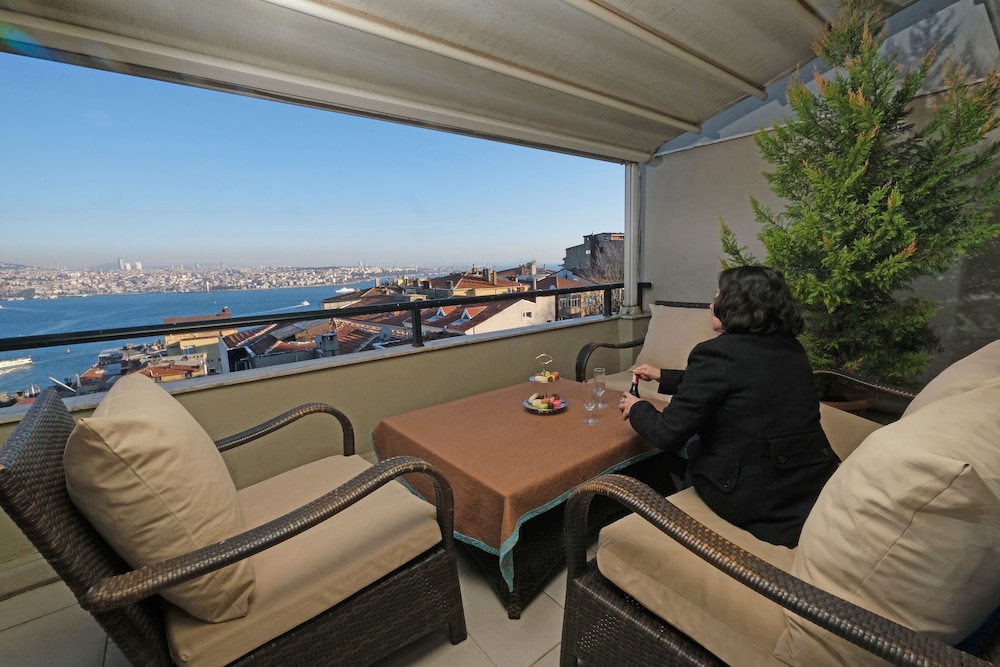 Apartment, 3 Bedrooms, Terrace, Sea View photo 3