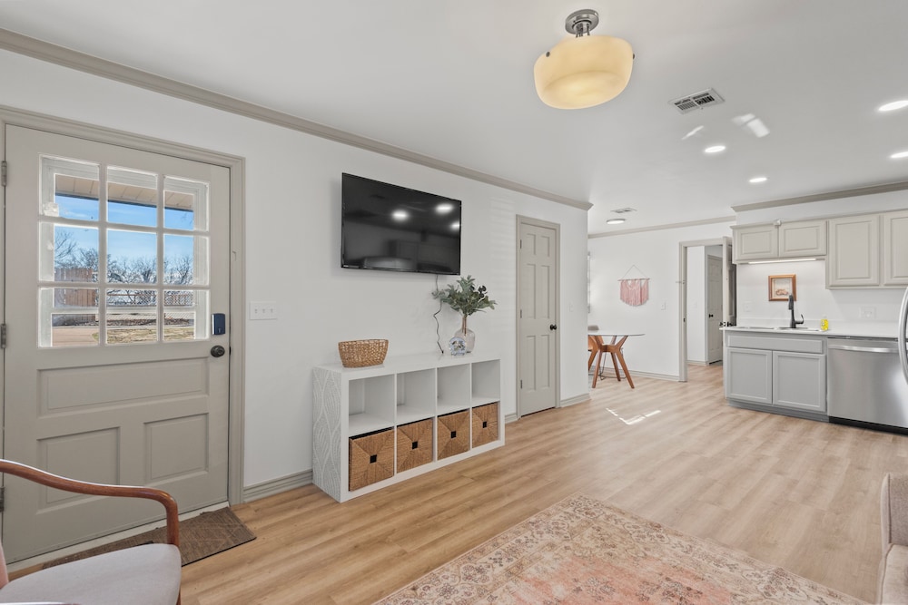 Suite 11 / The Bridal Suite